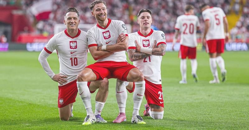 Cieszynka Lewandowskiego – co symbolizuje jego charakterystyczny gest?