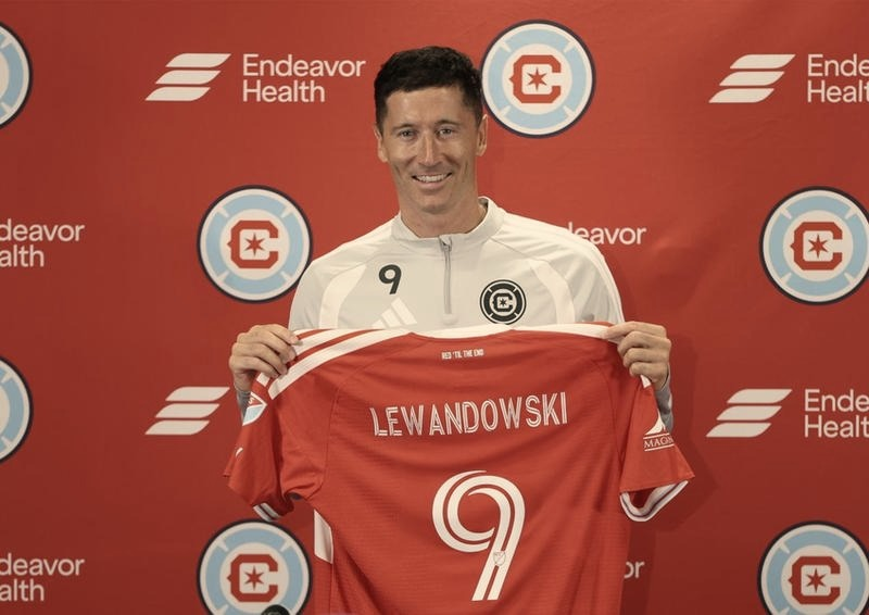 Ile Lewandowski zarabia za mecz? Konkretne wyliczenia pensji i fakty