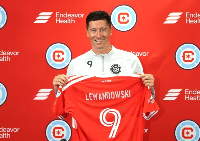 W jakich klubach grał Lewandowski? Jego droga do FC Barcelony